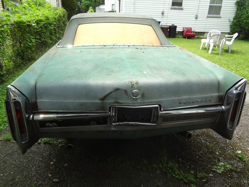 Illustration for article titled Look Like an Actual Pimp in This '66 Caddy